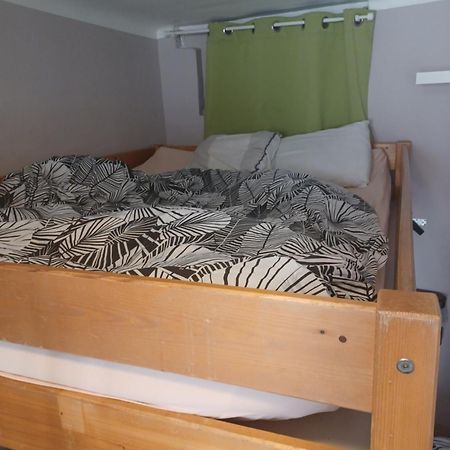 Logement Chambre Seul En Supplement Ou Dortoir Mixte Roquemaure  Quarto foto