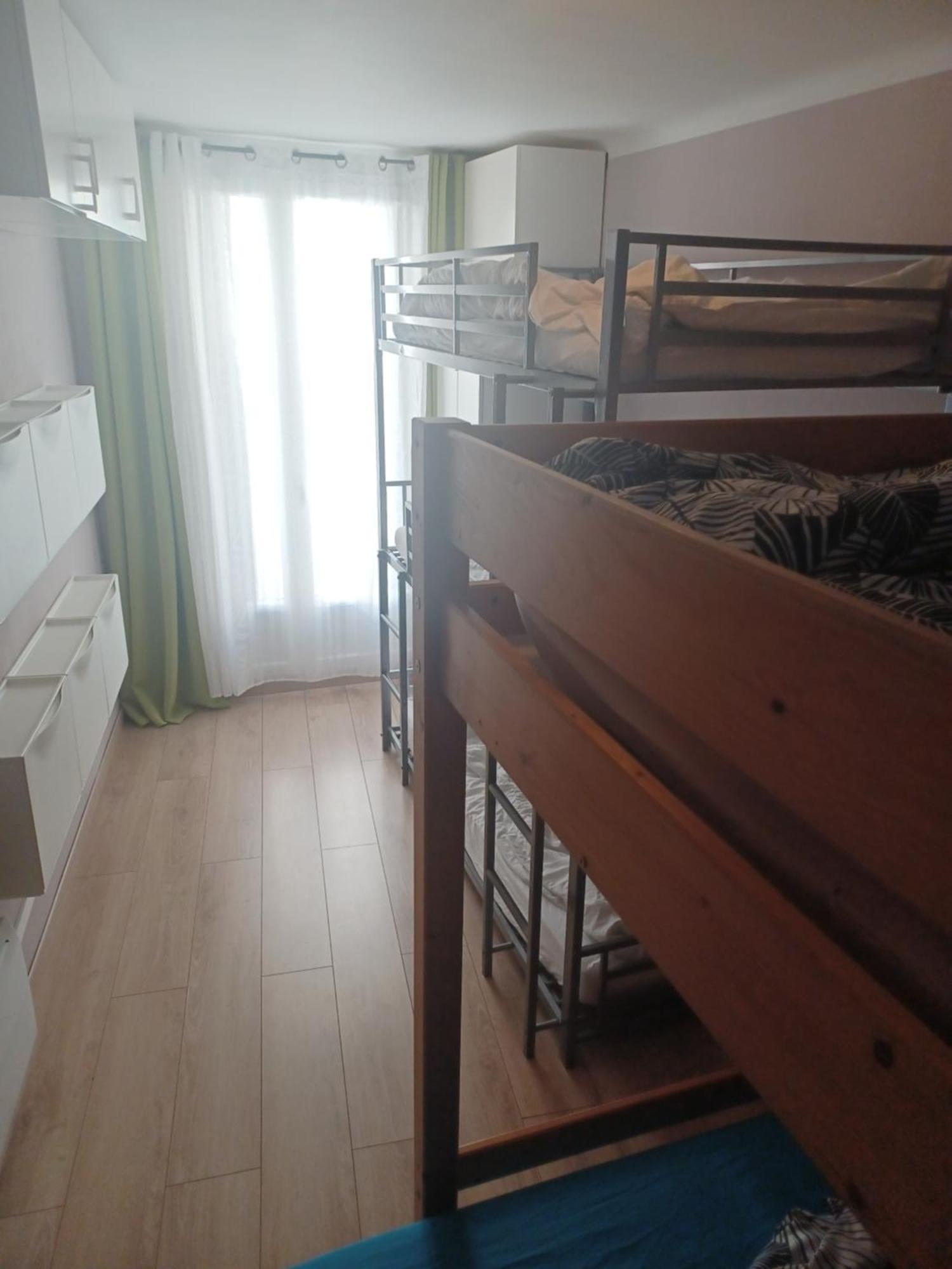Logement Chambre Seul En Supplement Ou Dortoir Mixte Roquemaure  Quarto foto