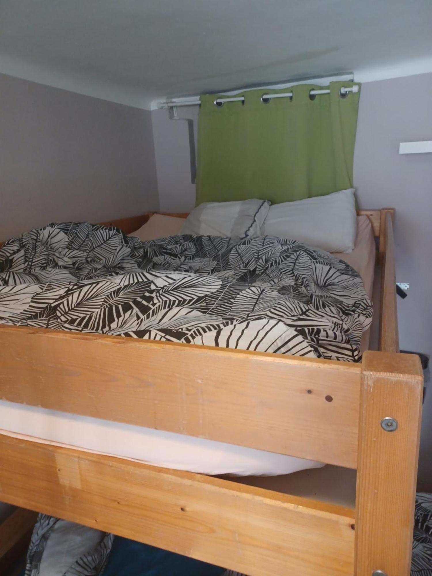 Logement Chambre Seul En Supplement Ou Dortoir Mixte Roquemaure  Quarto foto